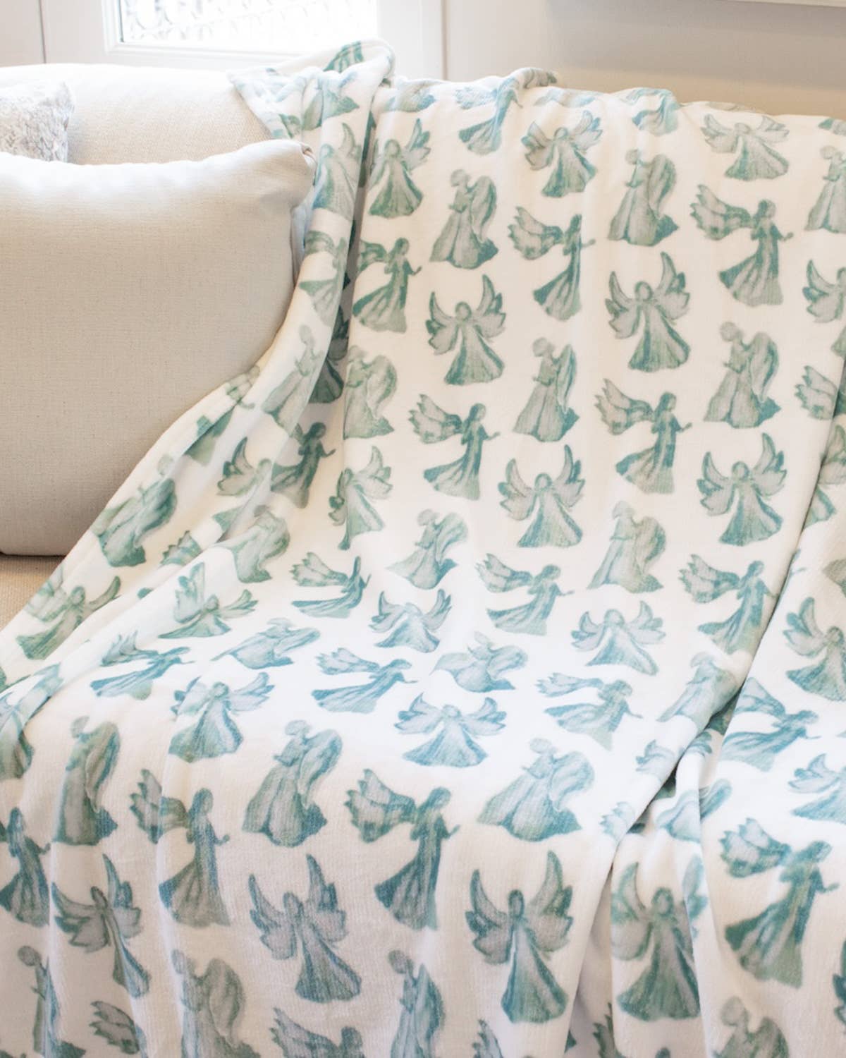 Joyce Angel Throw Blue/White 50x60
