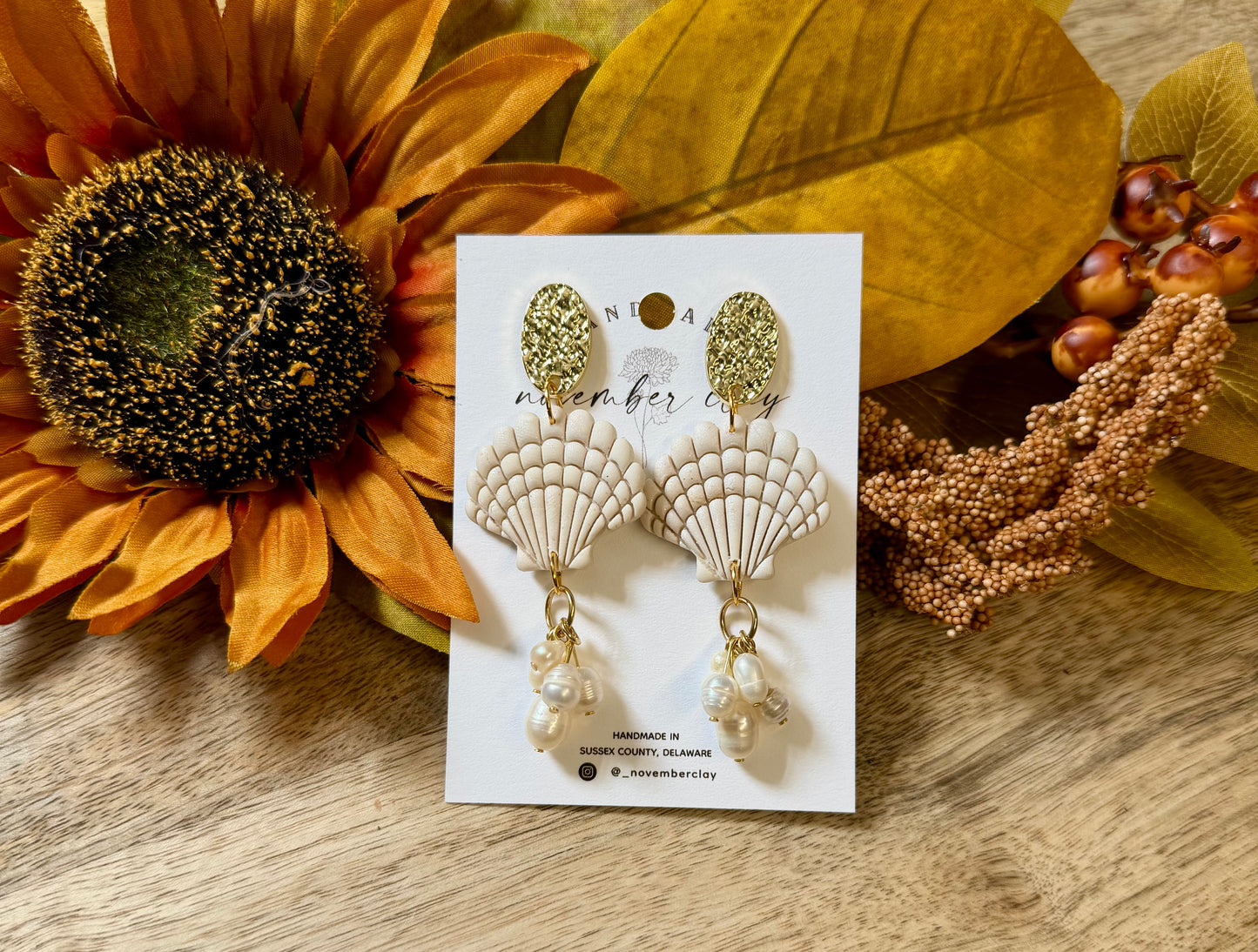 Shimmer Shell w/Multi Pearls Dangle and Gold Hammered Oval Post
