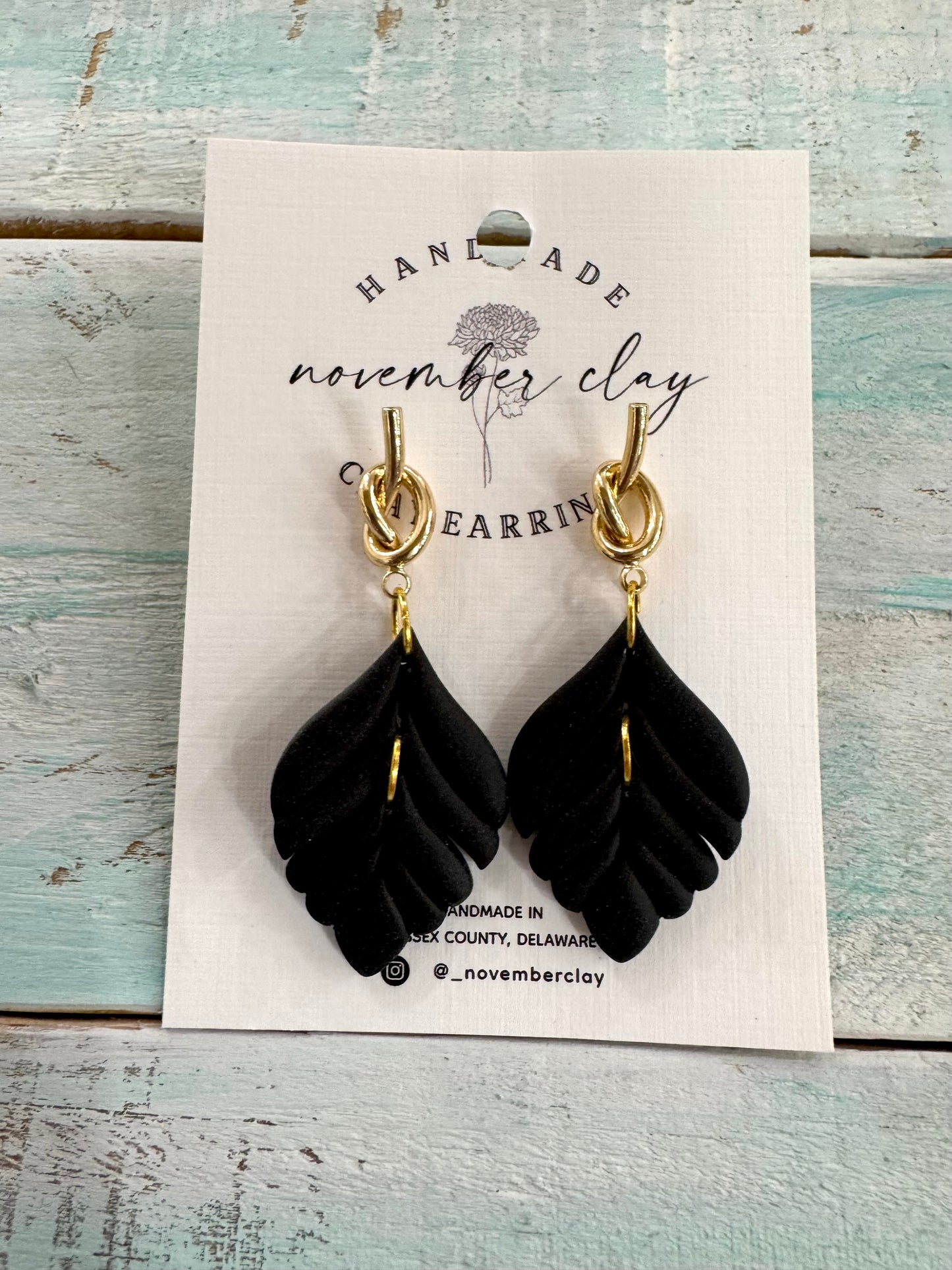 Black Leaf Drop w/Gold Knot Post Dangle