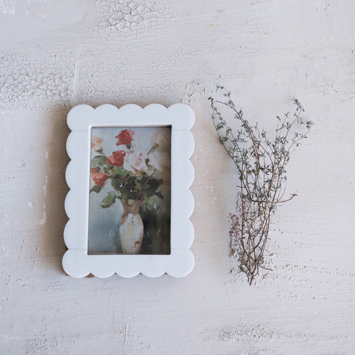 Resin & MDF Scalloped Photo Frame, White (Holds 4" x 6" Photo)