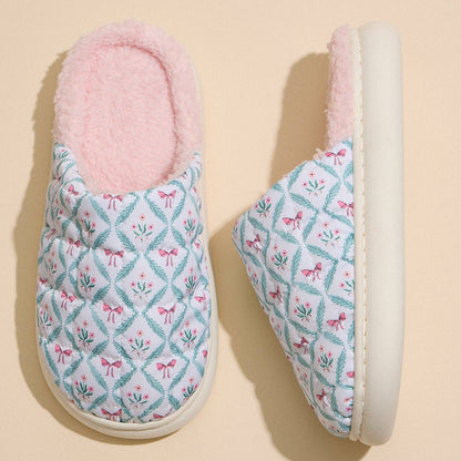 Quilted Indoor Slippers with Wreath Print