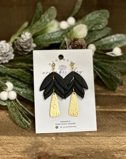 Black Tiered Leafy Shape w/Gold Hammered Organic Shape Bar