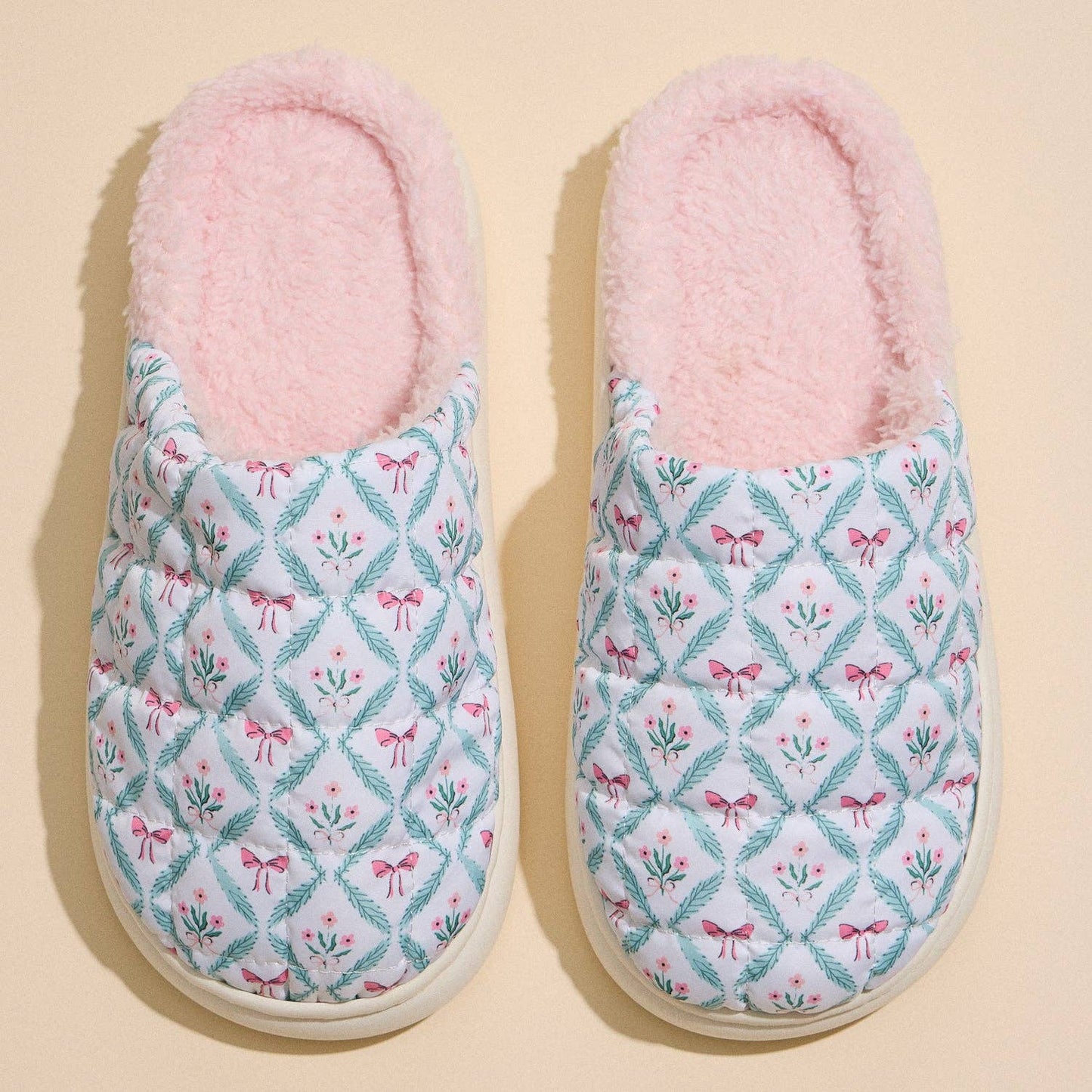 Quilted Indoor Slippers with Wreath Print
