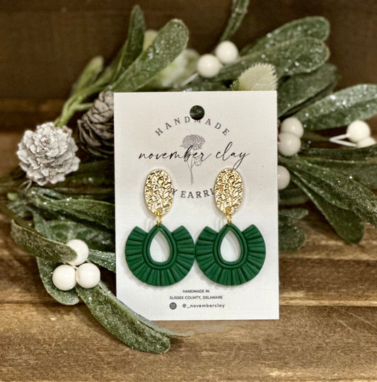 Green Hollow Fan Shape w/Gold Oval Post