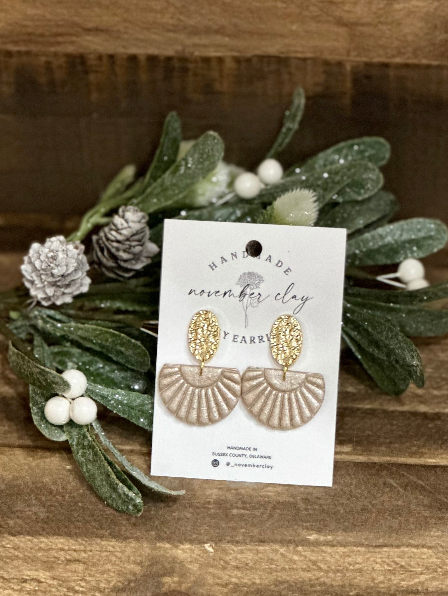 Champagne Shimmer Half Circle w/Hammered Oval Post