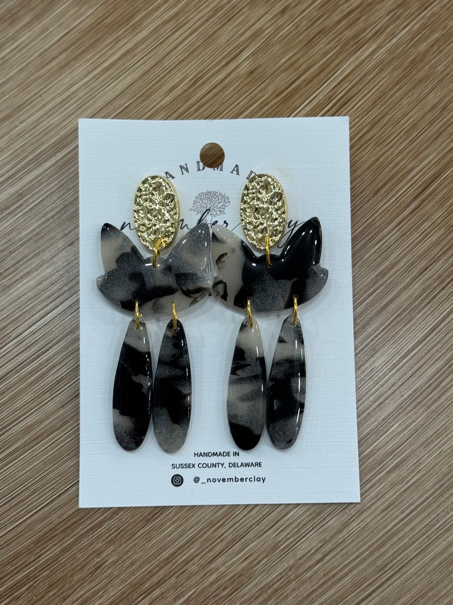 Tortoise Tiered Dangle w/Gold Hammered Oval Post