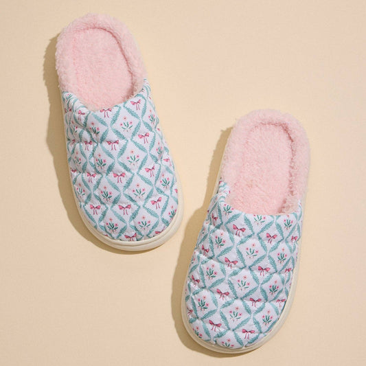 Quilted Indoor Slippers with Wreath Print