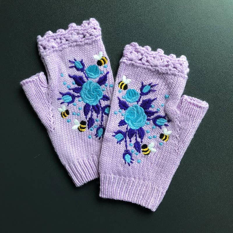Bee Warm Embroidered Knitted Gloves: Lavender / M