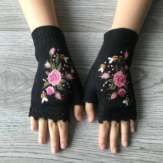 Bee Warm Embroidered Knitted Gloves: Black / M