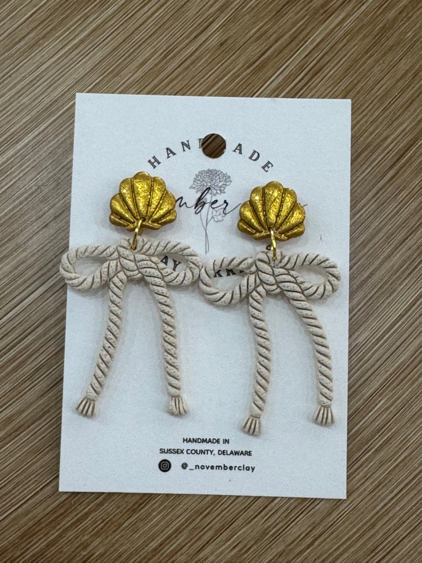 Gold Shell w/Clay Nautical Rope Bow