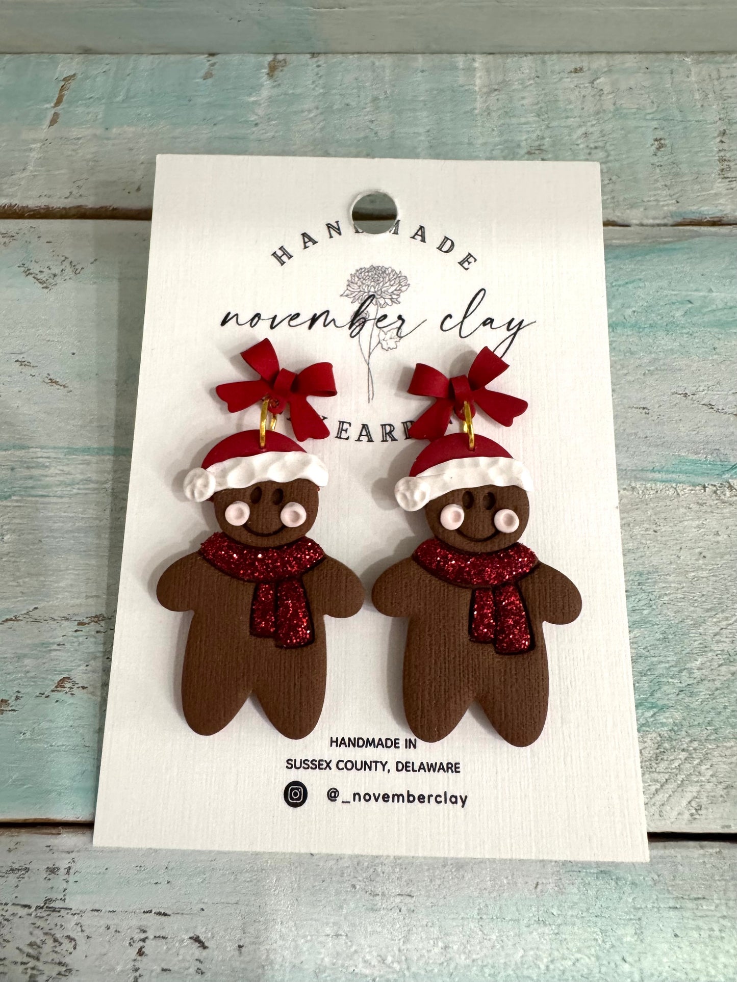 Gingerbread Man w/Red Bow Post