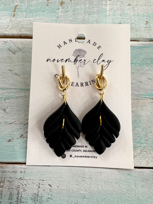 Black Leaf Drop w/Gold Knot Post Dangle