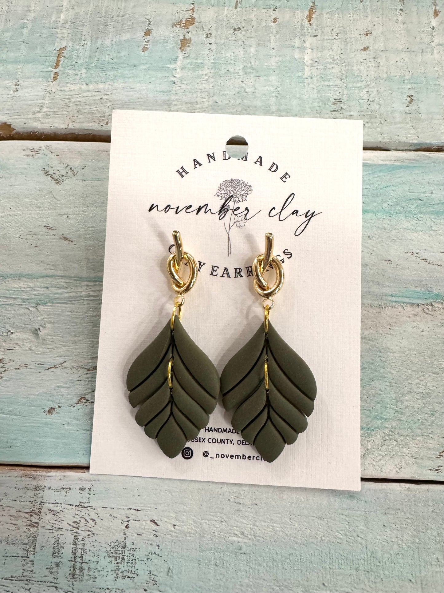 Olive Leaf Drop w/Gold Knot Post Dangle