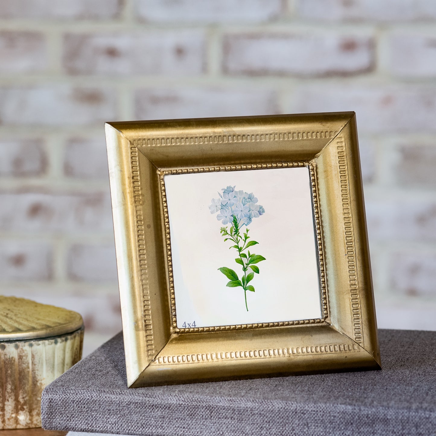 6.7" x 6.7" Brass Antiqued Photo Frame Wire Stand